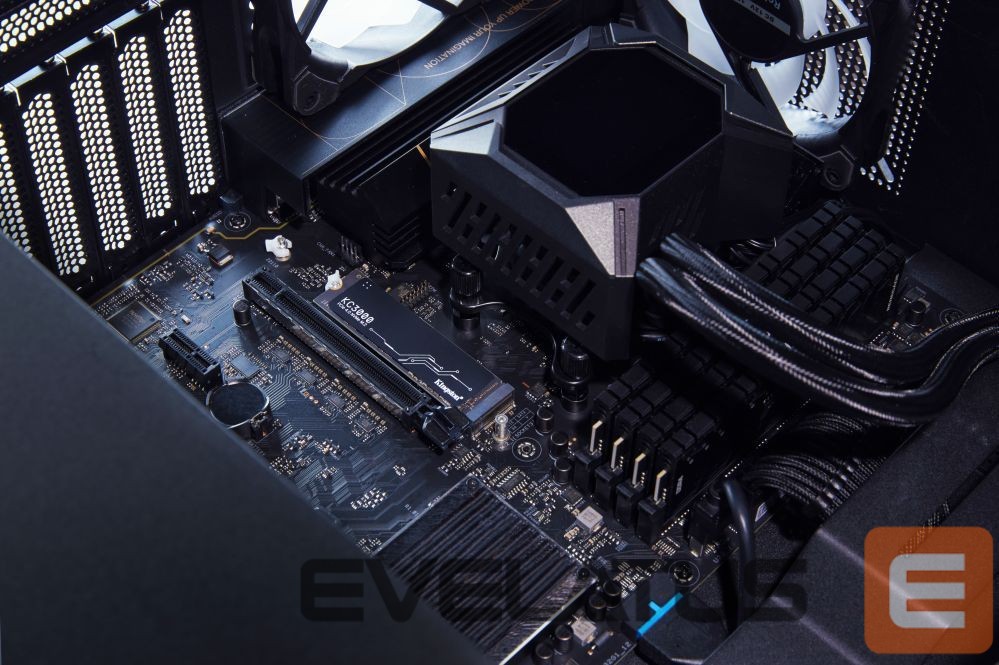 Kõvaketas SSD Kingston KC3000 2048GB PCIe 4.0 SSD