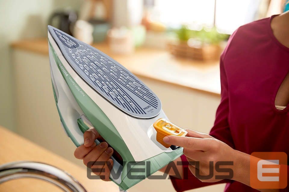 Triikrauad Philips DST7012/70 HV | Steam Iron | 2600 W | Water tank capacity 300 ml | Continuous steam 45 g/min | Steam boost performance 220 g/min | Desert Green/Gray